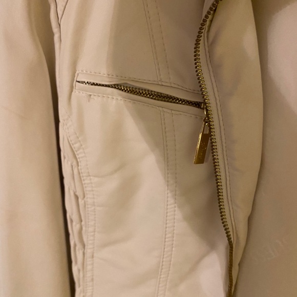 Guess cream pleather gold zipper jacket - Picture 3 of 7